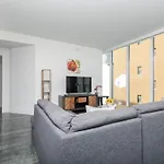 Stylish 3Br High-Rise With Pool, Hot Tub & Rooftop Views