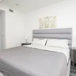 Stylish 3Br High-Rise With Pool, Hot Tub & Rooftop Views