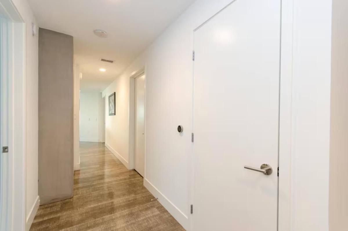 Stylish 3br High-rise With Pool, Hot Tub & Rooftop Views Appartamento *
