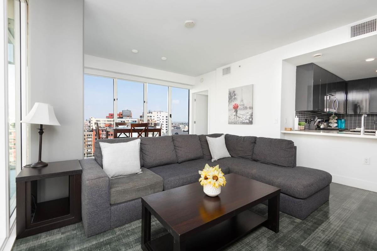 Stylish 3br High-rise With Pool, Hot Tub & Rooftop Views Appartamento Los Angeles