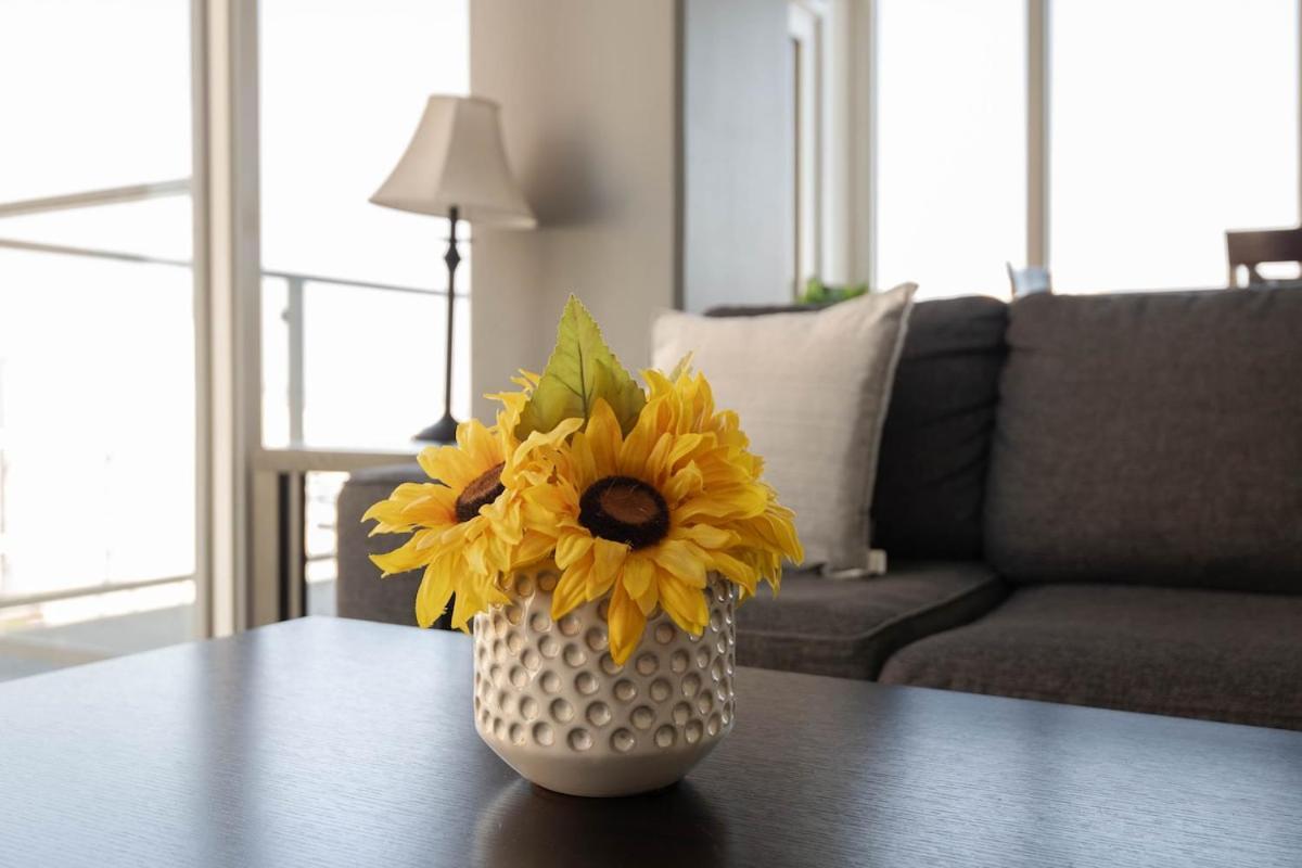 Stylish 3br High-rise With Pool, Hot Tub & Rooftop Views Appartamento