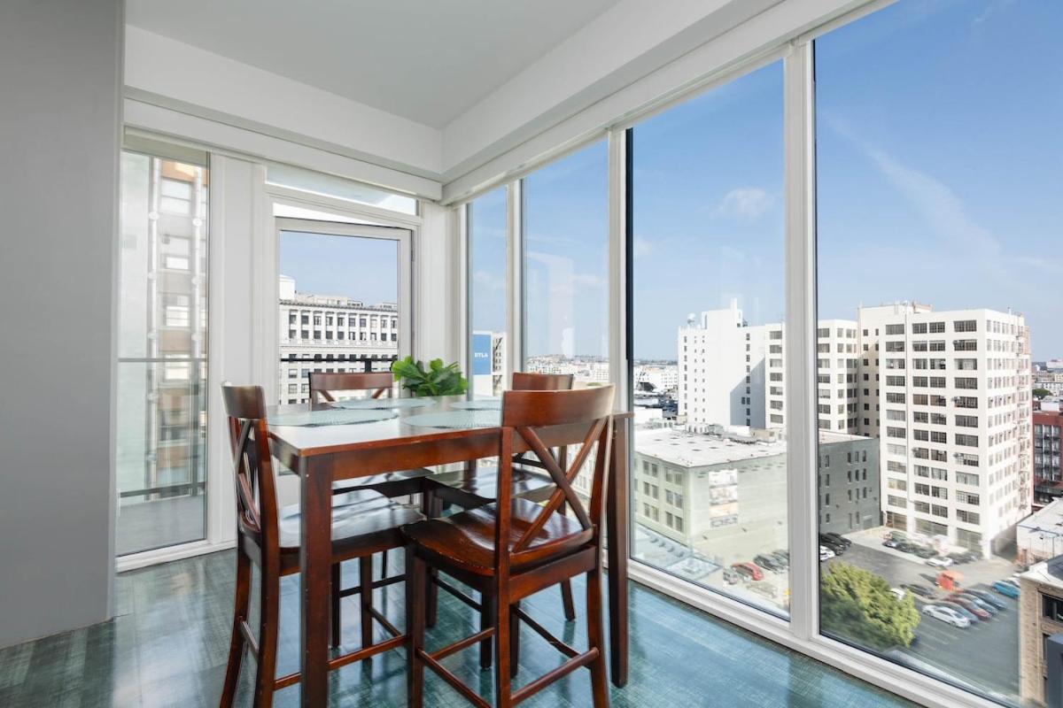 Appartamento Stylish 3br High-rise With Pool, Hot Tub & Rooftop Views Los Angeles