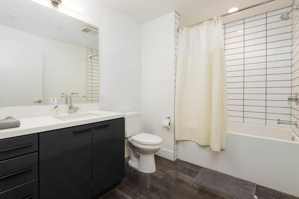 Stylish 3br High-rise With Pool, Hot Tub & Rooftop Views Appartamento Los Angeles